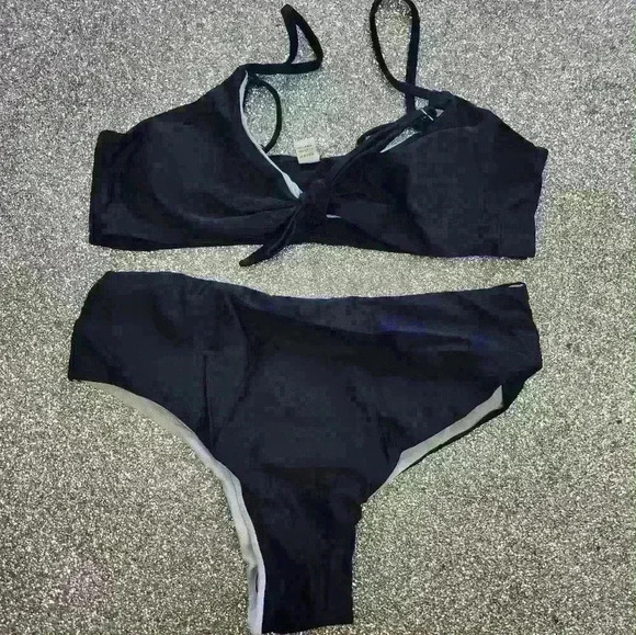 NWOT BLACK KNOTED FRONT BIKINI SIZE LG - Picture 2 of 6